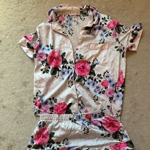 Victoria’s Secret Silky Floral Pajama Set Shorts Size Small S